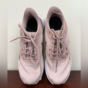 NIKE revolution BQ3207-600 women’s light pink running shoe in size 9.5